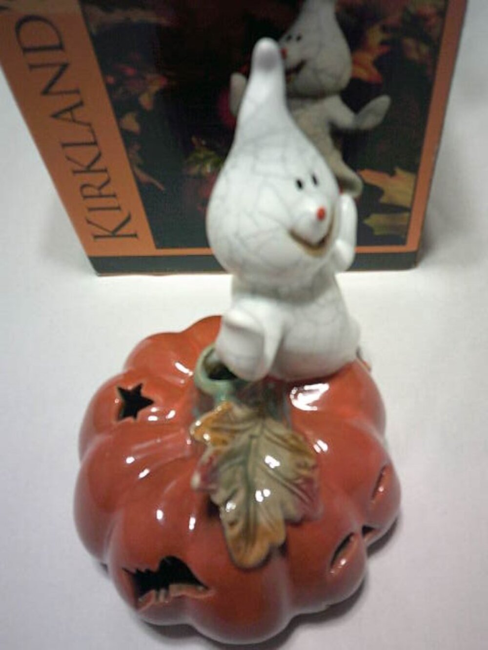 NIB KIRKLAND'S LED GLAZED CERAMIC GHOST ON A PUMPKIN FIGURINE 7" w/ WORKING BATT